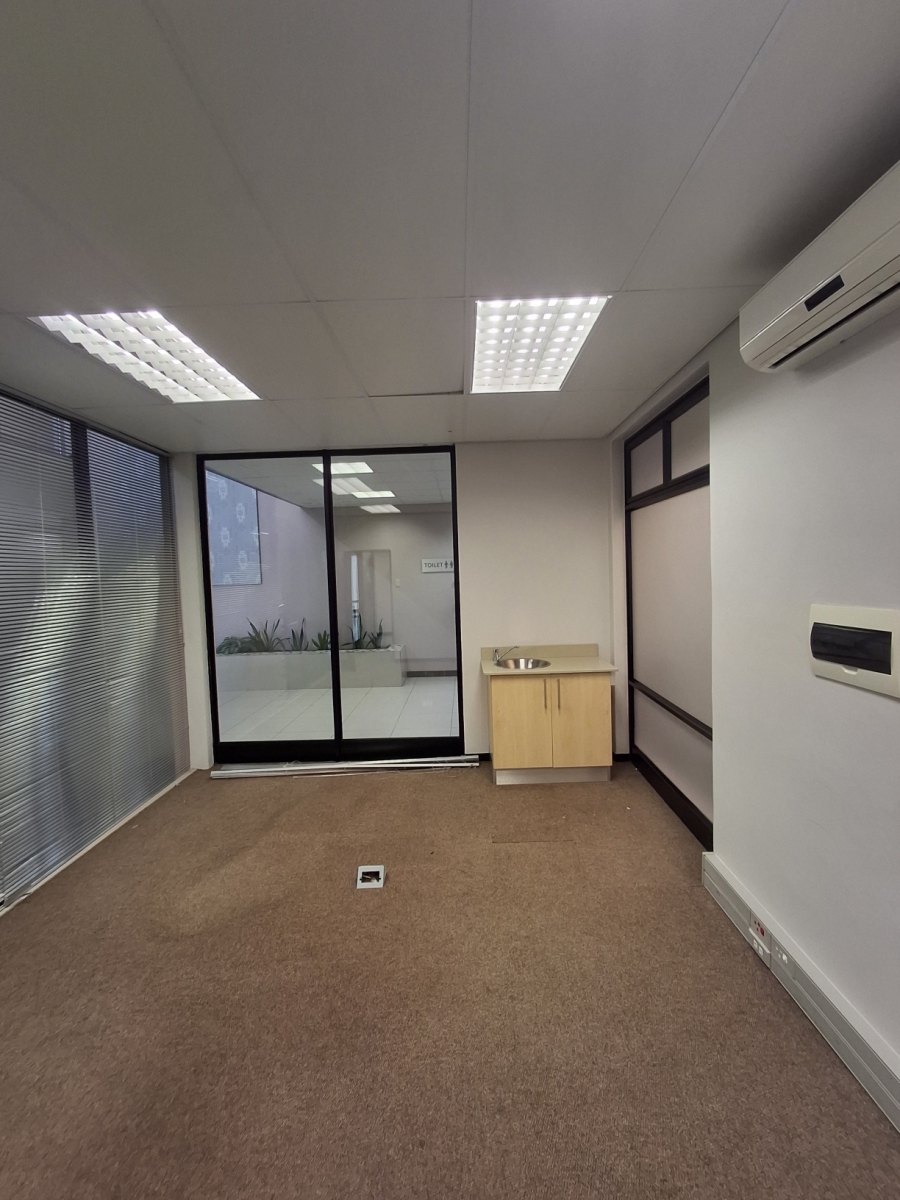 To Let Commercial Property for Rent in Vincent Eastern Cape